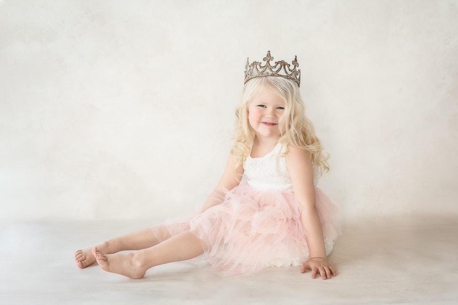 barnfoto flicka rosa princessa Frejahouse photography i skövde